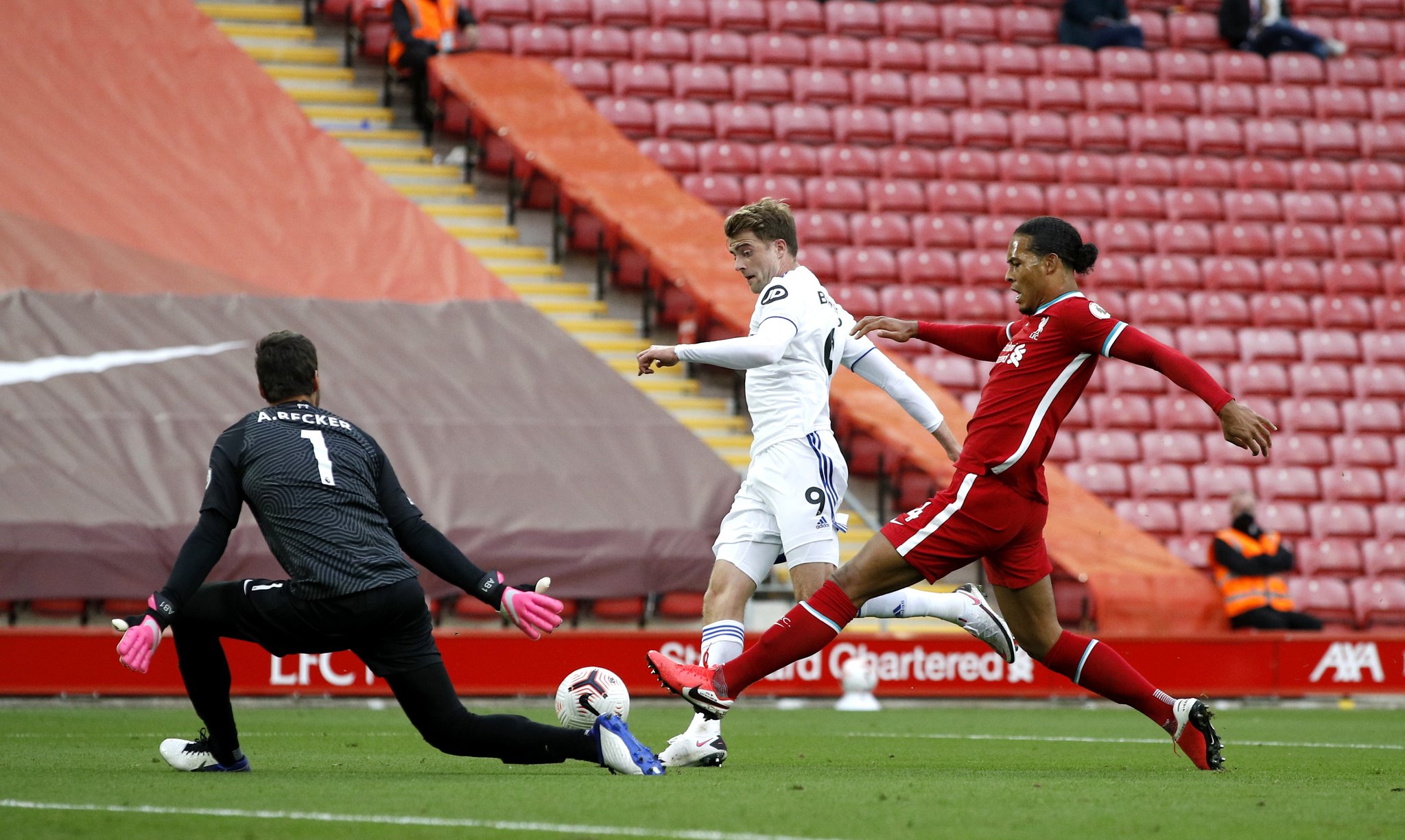 登貝萊招致 登貝萊招致